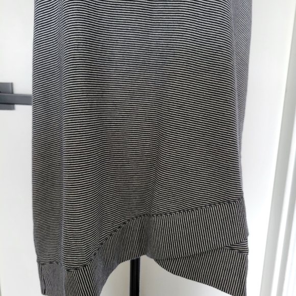 Soft Surroundings Waldport Striped Navy White Sleveless Top Size M LIKE NEW - Picture 7 of 8